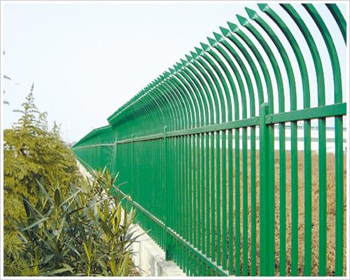 锌钢护栏网产品介绍:      锌钢护栏采用无焊穿插组合方式进行